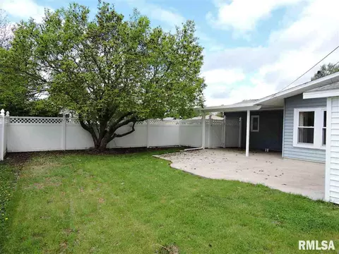 910 Memorial Dr, Macomb, IL 61455 photo 22