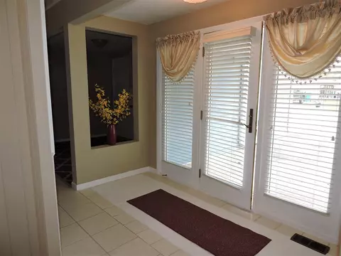 910 Memorial Dr, Macomb, IL 61455 photo 4
