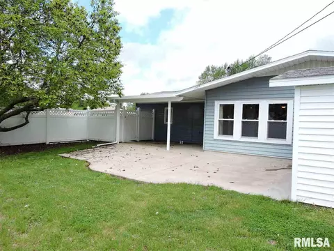 910 Memorial Dr, Macomb, IL 61455 photo 19