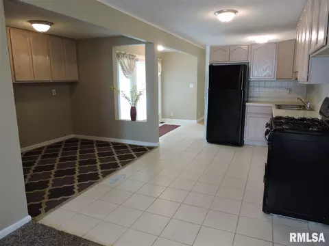 910 Memorial Dr, Macomb, IL 61455 photo 10