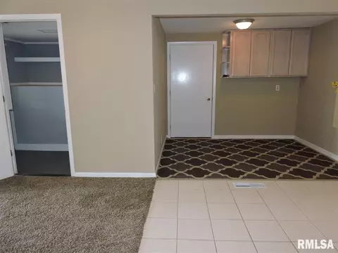 910 Memorial Dr, Macomb, IL 61455 photo 11