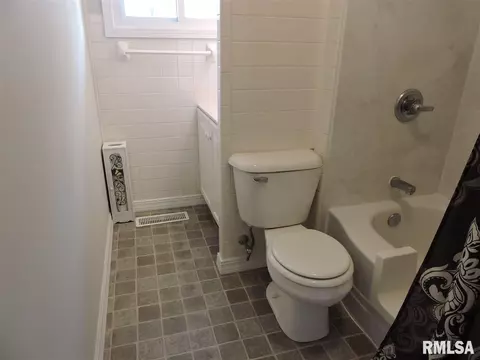 910 Memorial Dr, Macomb, IL 61455 photo 13