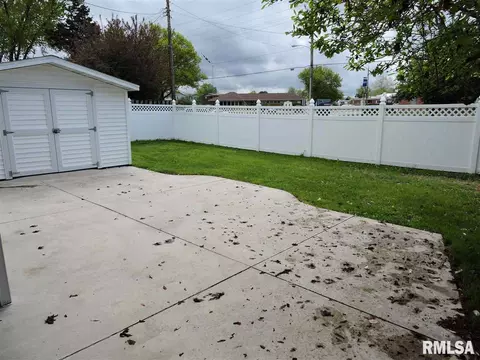 910 Memorial Dr, Macomb, IL 61455 photo 21