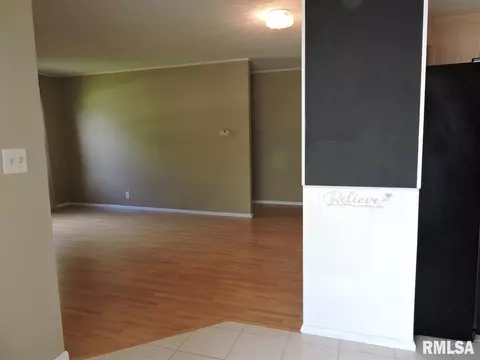 910 Memorial Dr, Macomb, IL 61455 photo 6