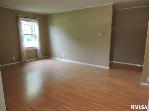 910 Memorial Dr, Macomb, IL 61455 photo 7