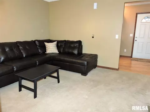 172 James Dr # C, Macomb, IL 61455 photo 9