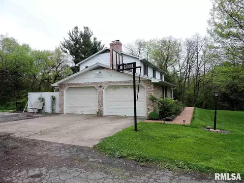 32 Elmo Dr, Macomb, IL 61455 photo 2