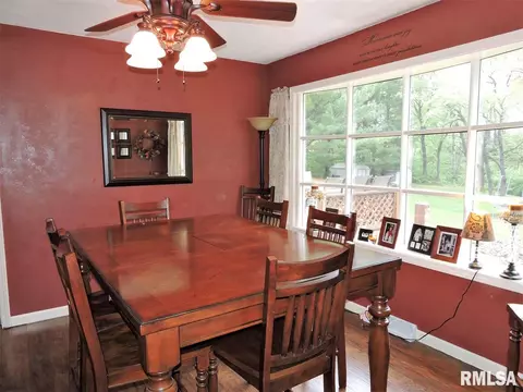 32 Elmo Dr, Macomb, IL 61455 photo 10