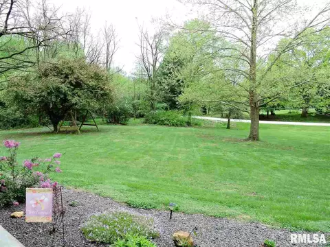32 Elmo Dr, Macomb, IL 61455 photo 6