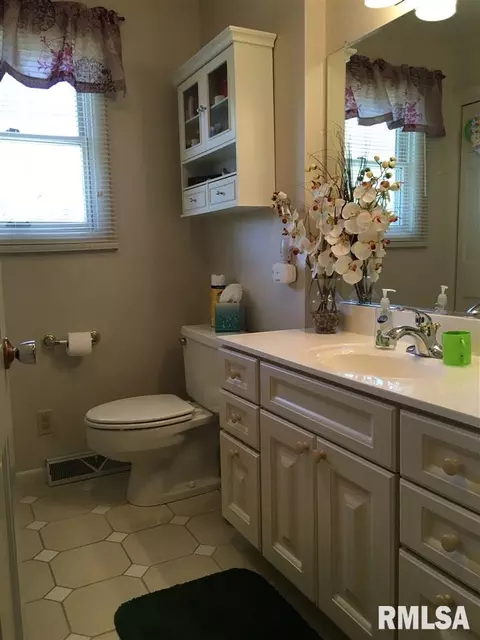 700 Auburn Dr, Macomb, IL 61455 photo 20