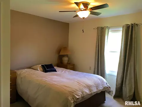 700 Auburn Dr, Macomb, IL 61455 photo 18