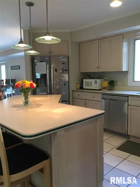 700 Auburn Dr, Macomb, IL 61455 photo 13