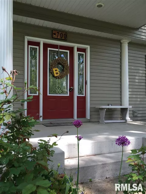 700 Auburn Dr, Macomb, IL 61455 photo 2