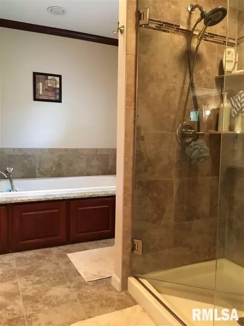 700 Auburn Dr, Macomb, IL 61455 photo 27