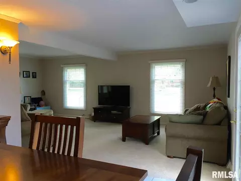 700 Auburn Dr, Macomb, IL 61455 photo 7