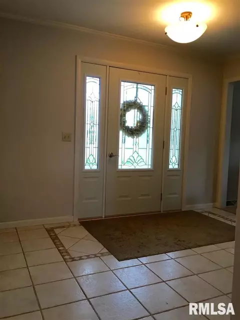700 Auburn Dr, Macomb, IL 61455 photo 3