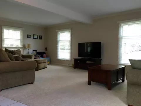 700 Auburn Dr, Macomb, IL 61455 photo 6