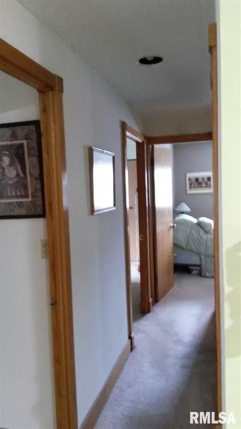 1109 E Calhoun, Macomb, IL 61455 photo 3