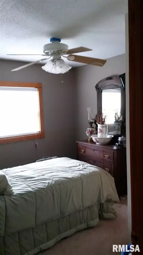 1109 E Calhoun, Macomb, IL 61455 photo 6