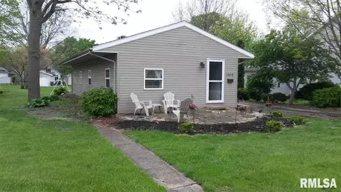 1109 E Calhoun, Macomb, IL 61455 photo 2