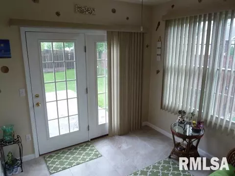 2303 W Marks Pl, Dunlap, IL 61525 photo 9