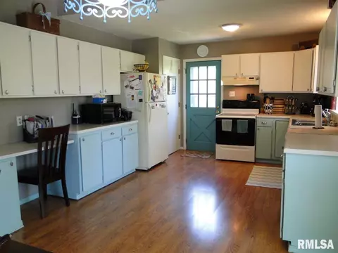 1419 Debbie Ln, Macomb, IL 61455 photo 9