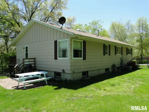 1419 Debbie Ln, Macomb, IL 61455 photo 4