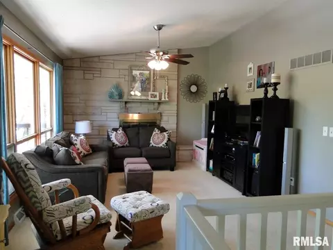1419 Debbie Ln, Macomb, IL 61455 photo 6