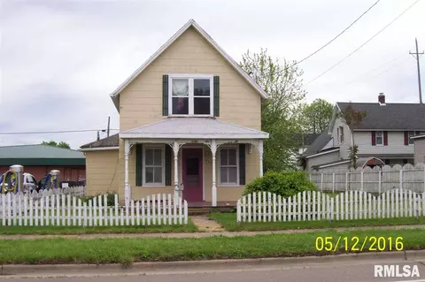 420 E Locust, Canton, IL 61520 photo 1