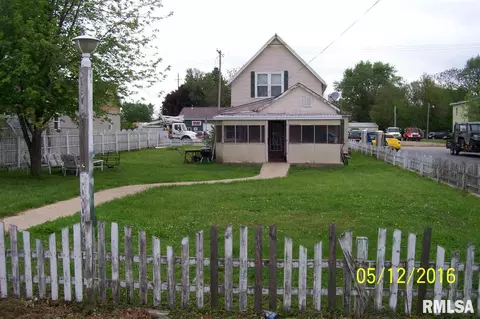 420 E Locust, Canton, IL 61520 photo 2