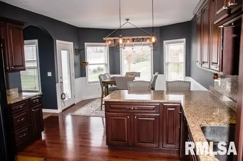 105 E Lee St, Tremont, IL 61568 photo 5
