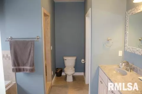 105 E Lee St, Tremont, IL 61568 photo 10