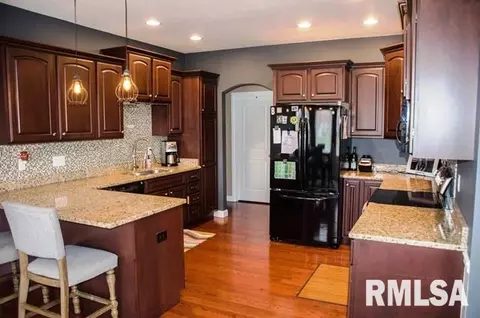 105 E Lee St, Tremont, IL 61568 photo 6