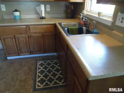 1429 E Tripp, Peoria, IL 61603 photo 9