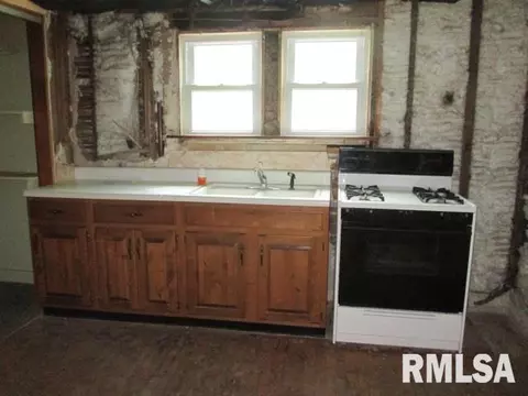 1160 E Locust St, Canton, IL 61520 photo 6