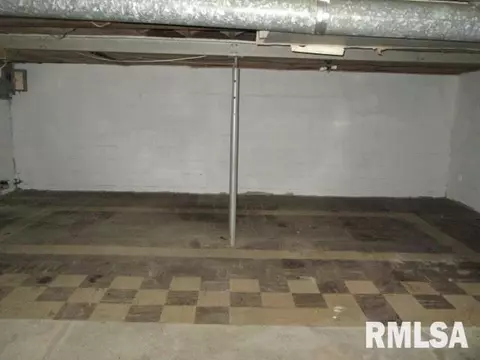 1160 E Locust St, Canton, IL 61520 photo 10