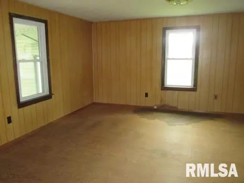 1160 E Locust St, Canton, IL 61520 photo 9