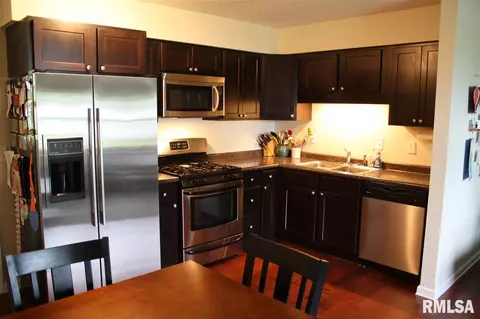 332 N White St, Macomb, IL 61455 photo 5