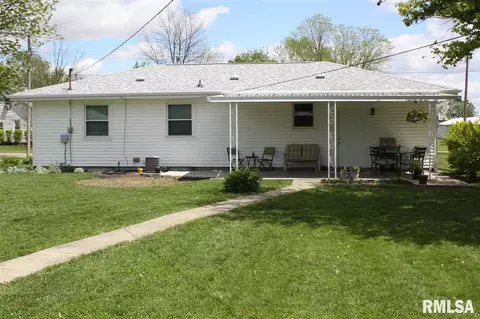 332 N White St, Macomb, IL 61455 photo 3