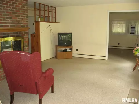 1339 Parkview Dr, Macomb, IL 61455 photo 4