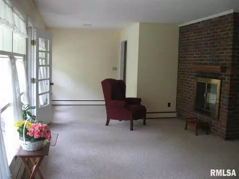 1339 Parkview Dr, Macomb, IL 61455 photo 3
