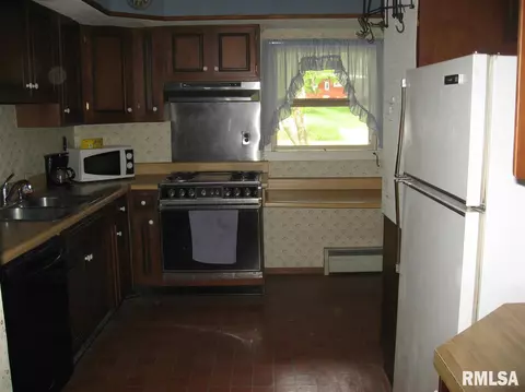 1339 Parkview Dr, Macomb, IL 61455 photo 8