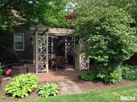 402 S Darst St, Eureka, IL 61530 photo 27