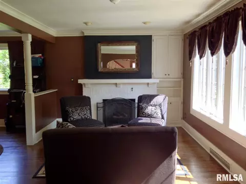 402 S Darst St, Eureka, IL 61530 photo 10