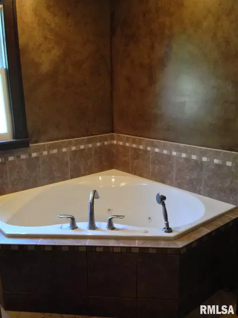 402 S Darst St, Eureka, IL 61530 photo 20
