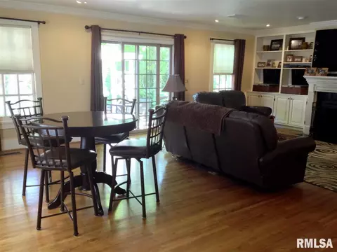 402 S Darst St, Eureka, IL 61530 photo 7