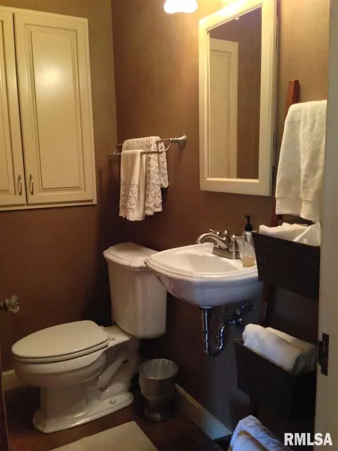 402 S Darst St, Eureka, IL 61530 photo 17