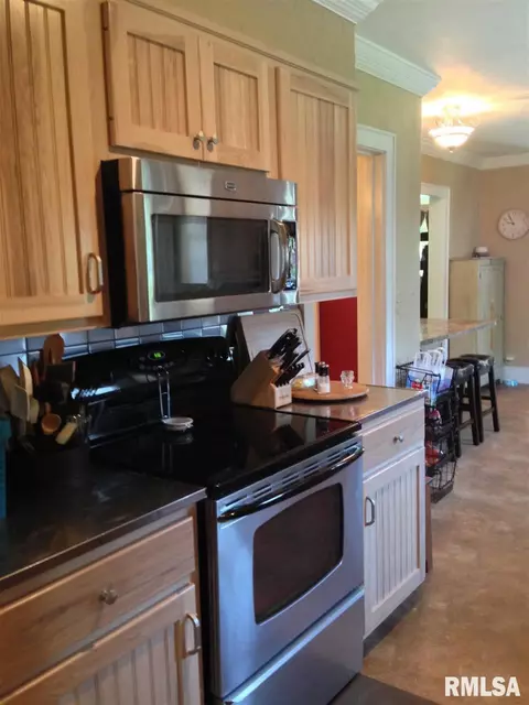 402 S Darst St, Eureka, IL 61530 photo 3