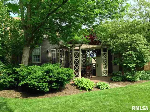 402 S Darst St, Eureka, IL 61530 photo 28