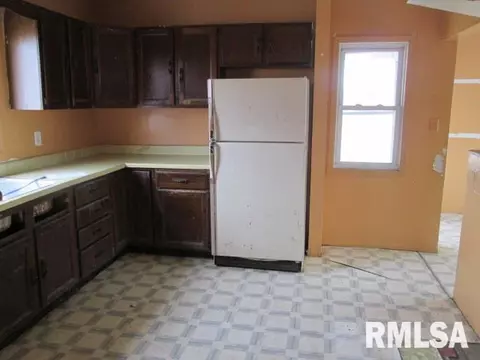 200 Central Ave, Saint David, IL 61563 photo 8